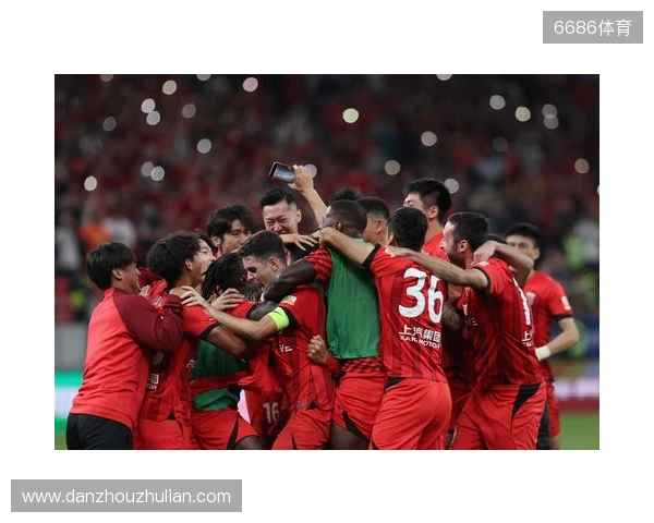 三连冠!上海海港加冕2025赛季中超冠军,摘下队史中超第四星 三连冠!上海海港加冕2025赛季中超冠军,摘下队史中超第四星